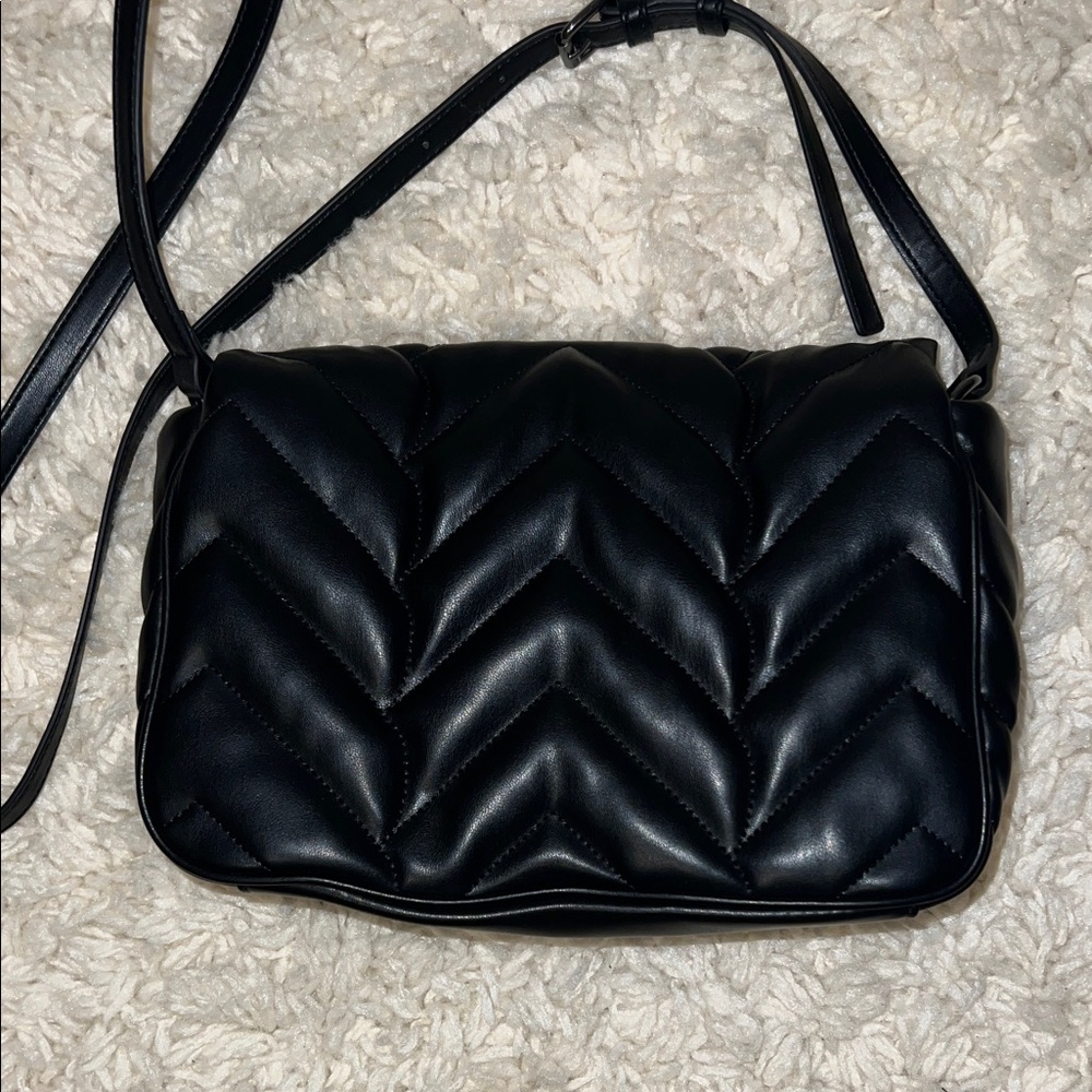 Simply Vera Vera Wang Black Quilted Crossbody Bag - Picture 4 of 7